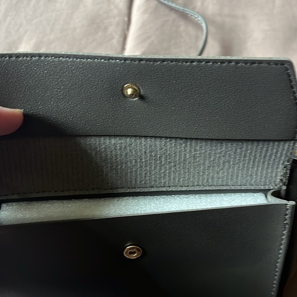 Free Crossbody - Picture 4 of 9